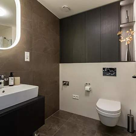 Apartment Olive-riverside-city Center-castle-aircondition-self Check-in