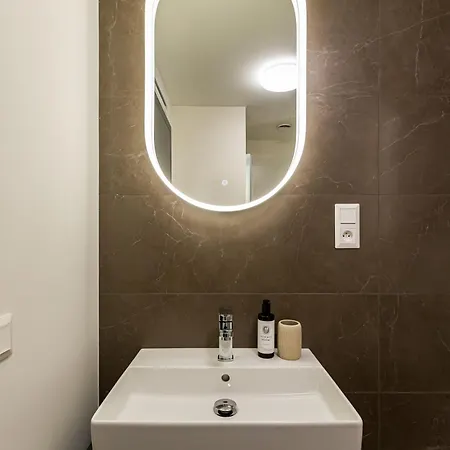 Apartment Olive-riverside-city Center-castle-aircondition-self Check-in Pressburg