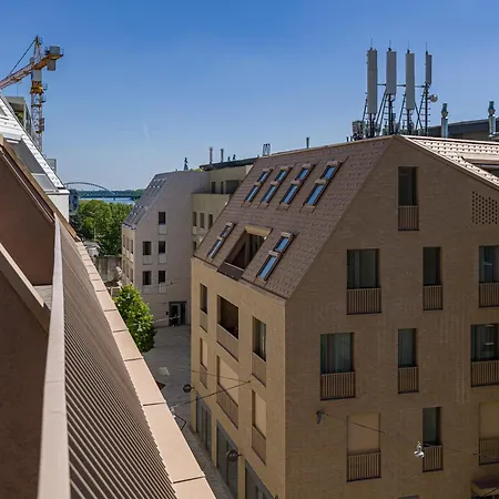 Apartment Olive-riverside-city Center-castle-aircondition-self Check-in Pressburg