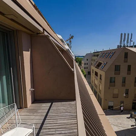 Olive-riverside-city Center-castle-aircondition-self Check-in Apartment